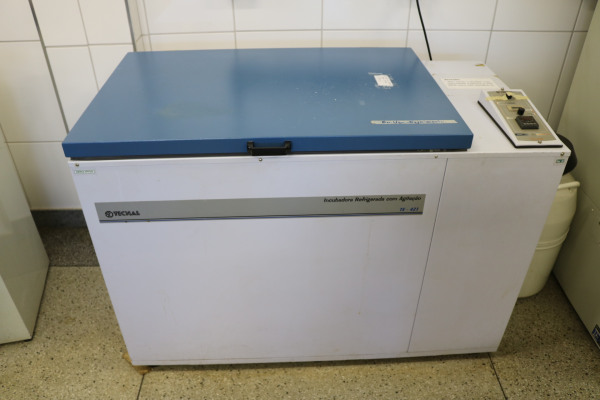 Incubadora refrigerada com agitação Tecnal TE-421